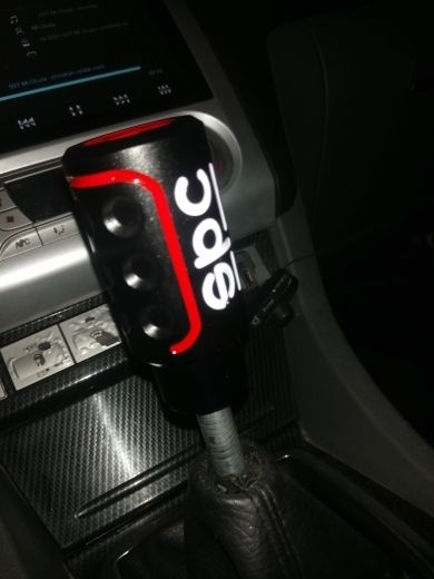 Pomo cambio de marchas Sparco.Negro,rojo y blanco.