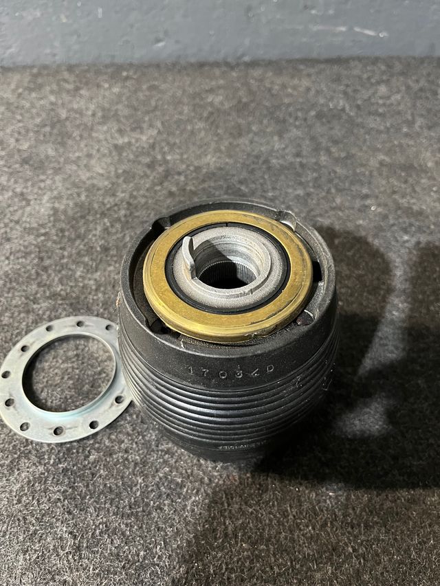 Piña volante golf mk3