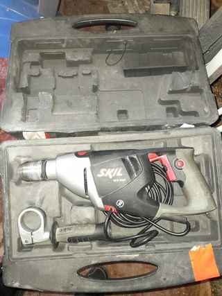 taladro percutor SKIL 900W