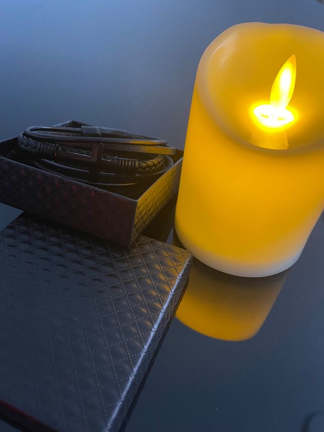 Pulsera de cuero con cruz de acero inox