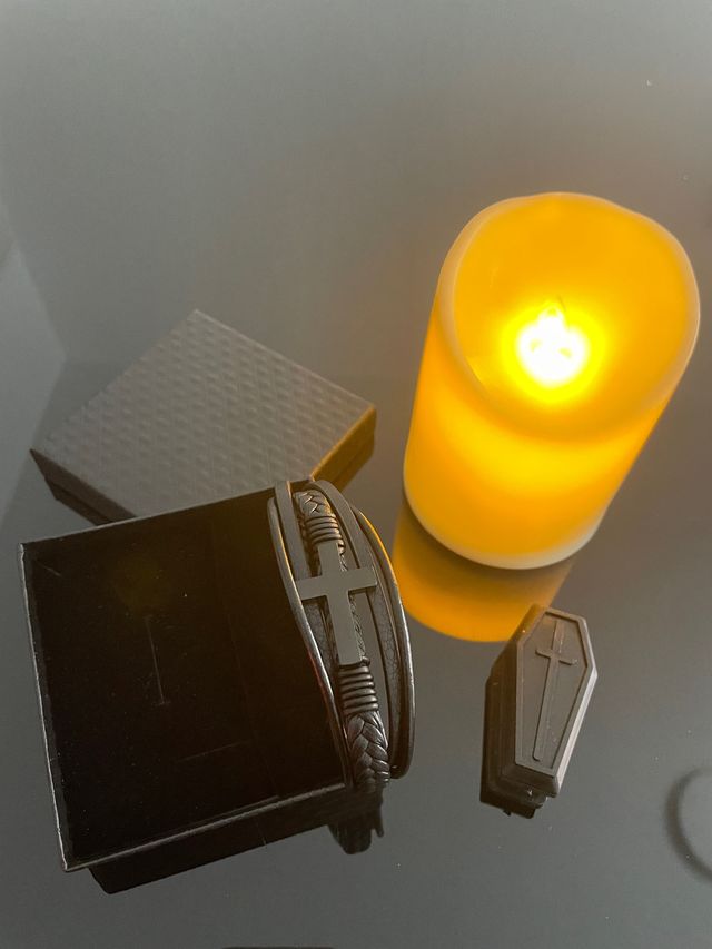 Pulsera de cuero con cruz de acero inox