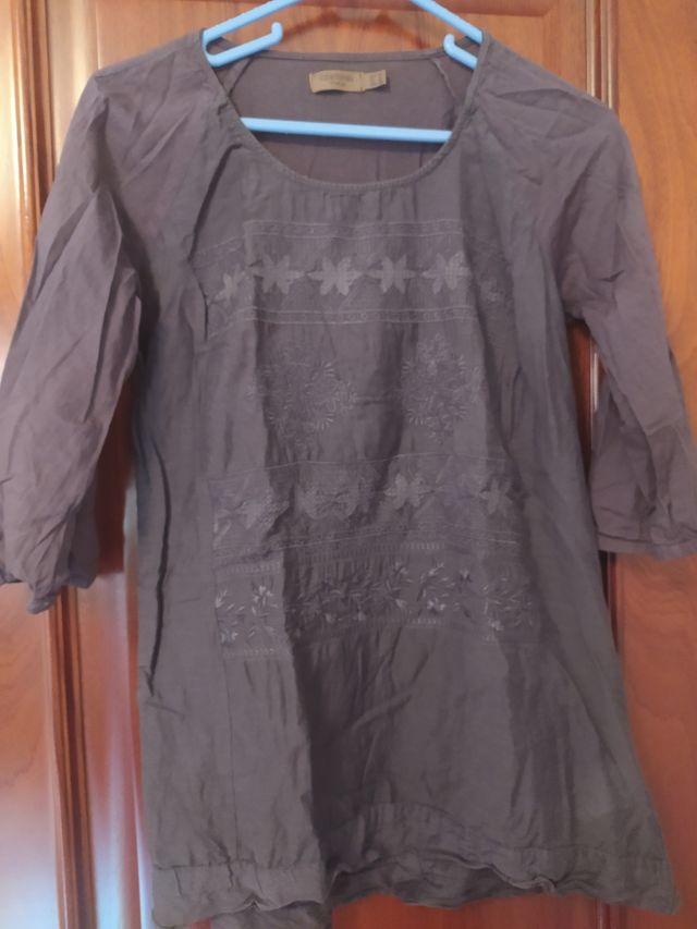 bluson gris con bordados