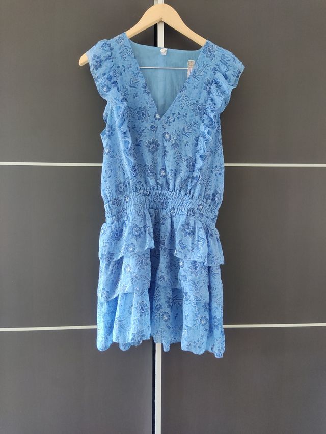 Vestido azul com babados