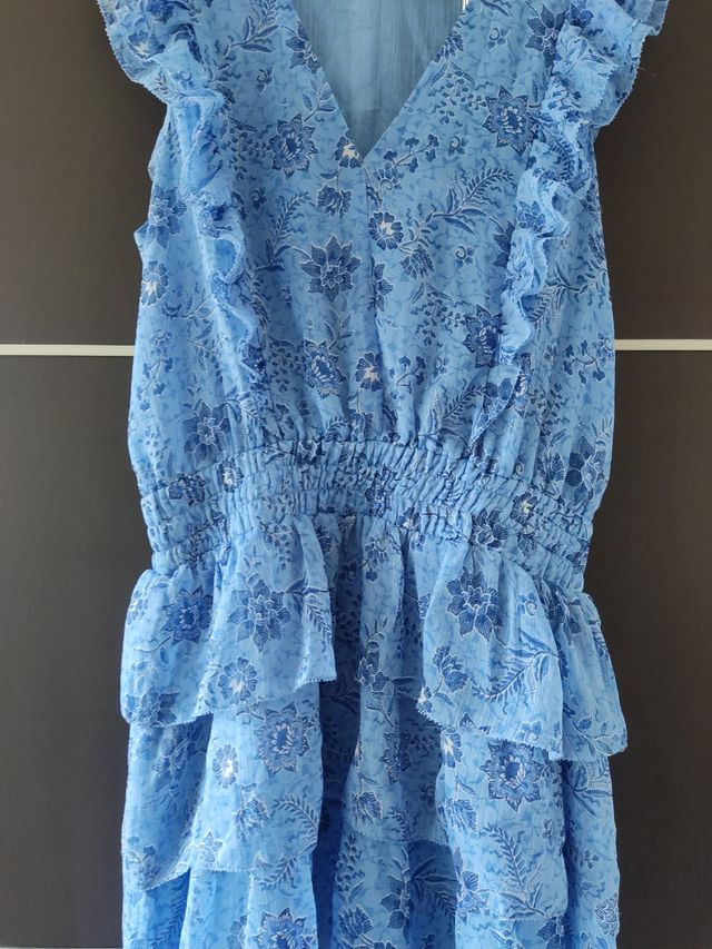 Vestido azul com babados