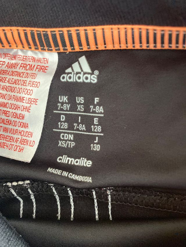 Camiseta adidas en perfecto estado