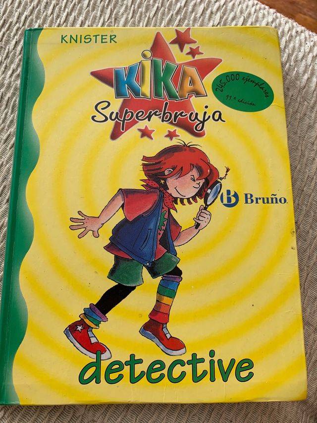 Lila súper bruja. Detective