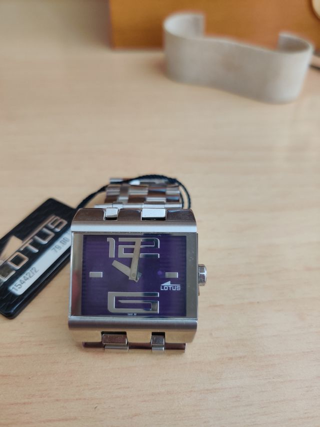 Reloj Lotus.