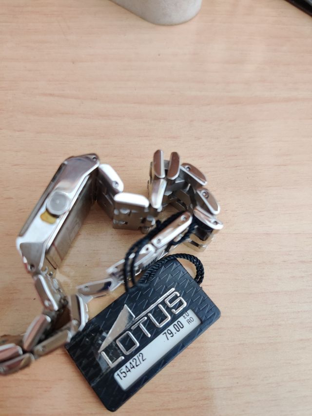 Reloj Lotus.