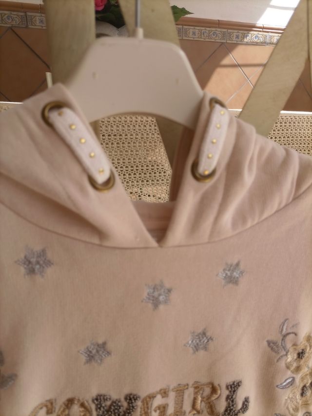 SUDADERA NIÑA CON PEDRERÍA Y BORDADOS