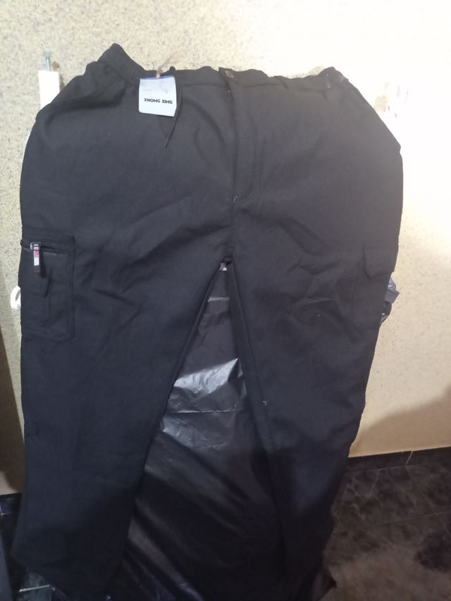 pantalón multibolsillos