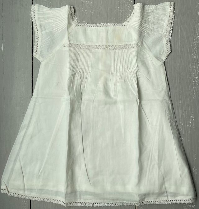 Vestido niña escote cuadrado jaretas y encajes T2