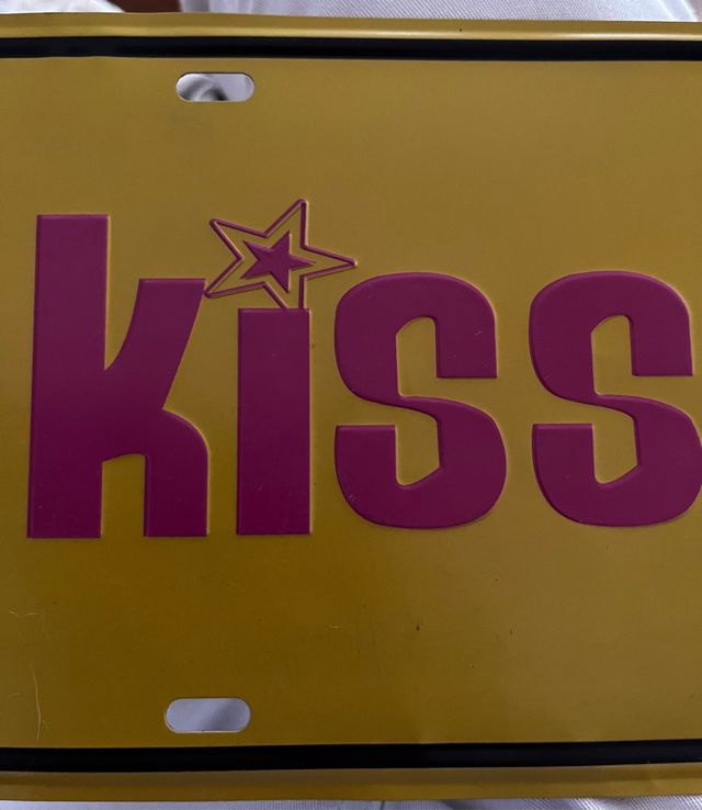 Kiss me, besame
