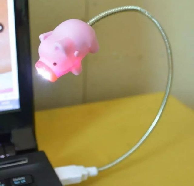 Original lámpara LED de cerdito con conexión USB.
