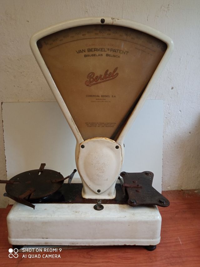 Antiguo peso ,ferretería,cosas,viejas,