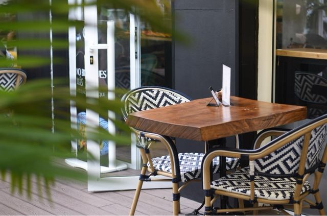 sillas apilables terraza restaurante