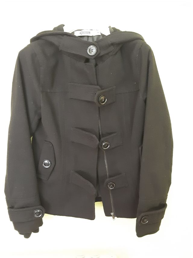 Abrigo negro de botones de Stradivarius