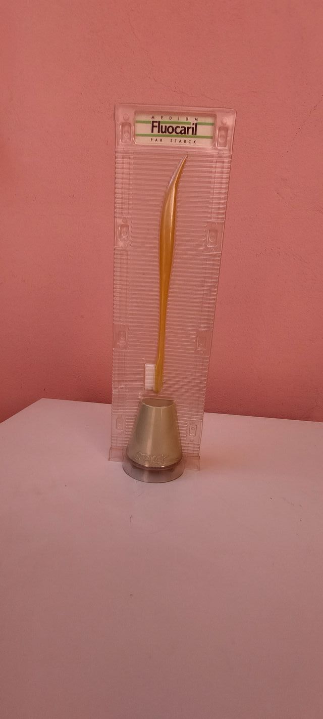 Spazzolino Fluocaril Philippe Stark