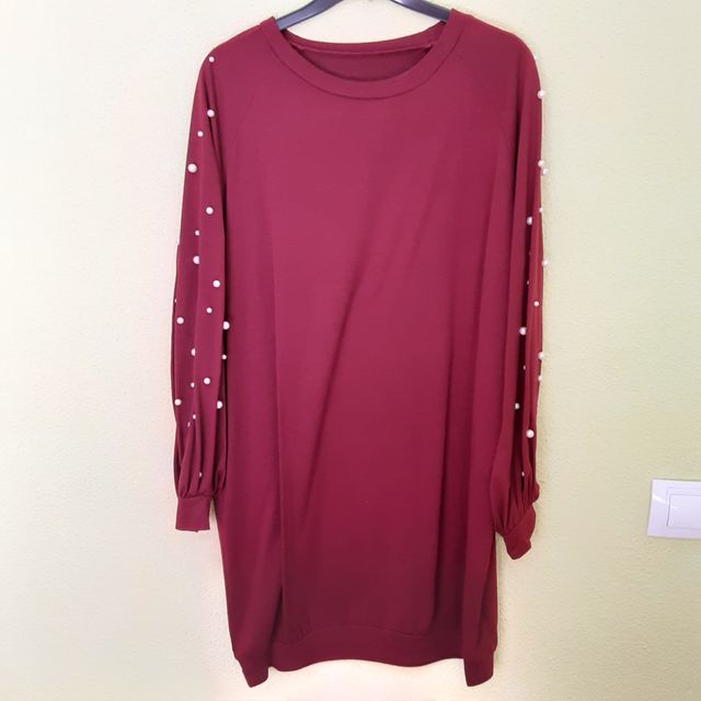 Vestido rojo con perlas