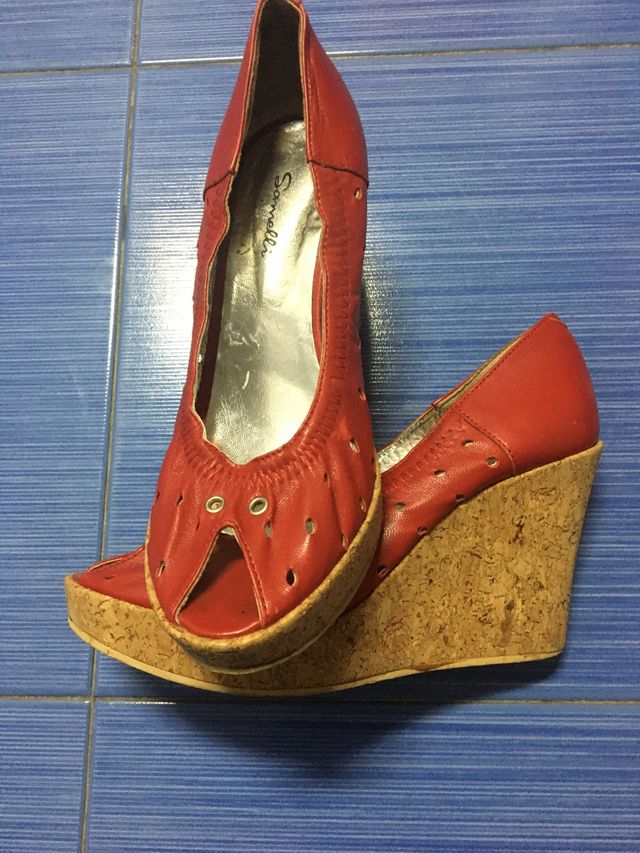 Sapatos de cunha