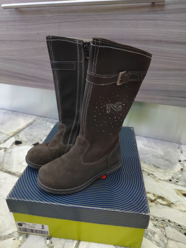 stivali camoscio nero giardini