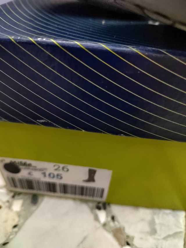 stivali camoscio nero giardini