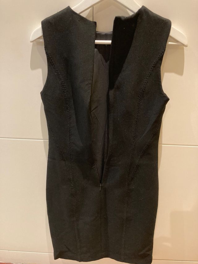 Vestido negro sin manga
