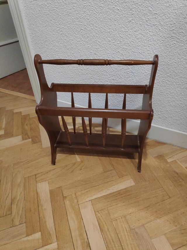 Precioso revistero de madera