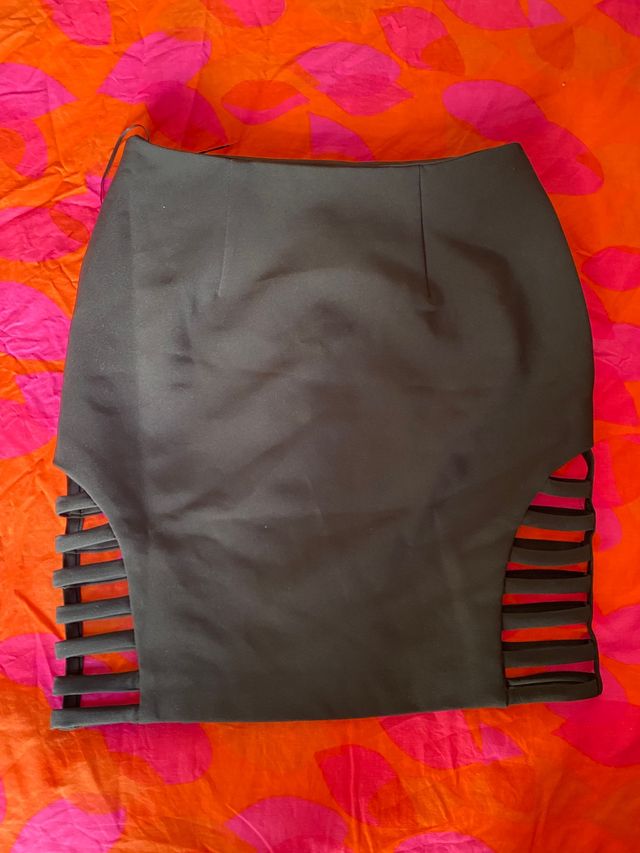 Falda negra aberturas laterales