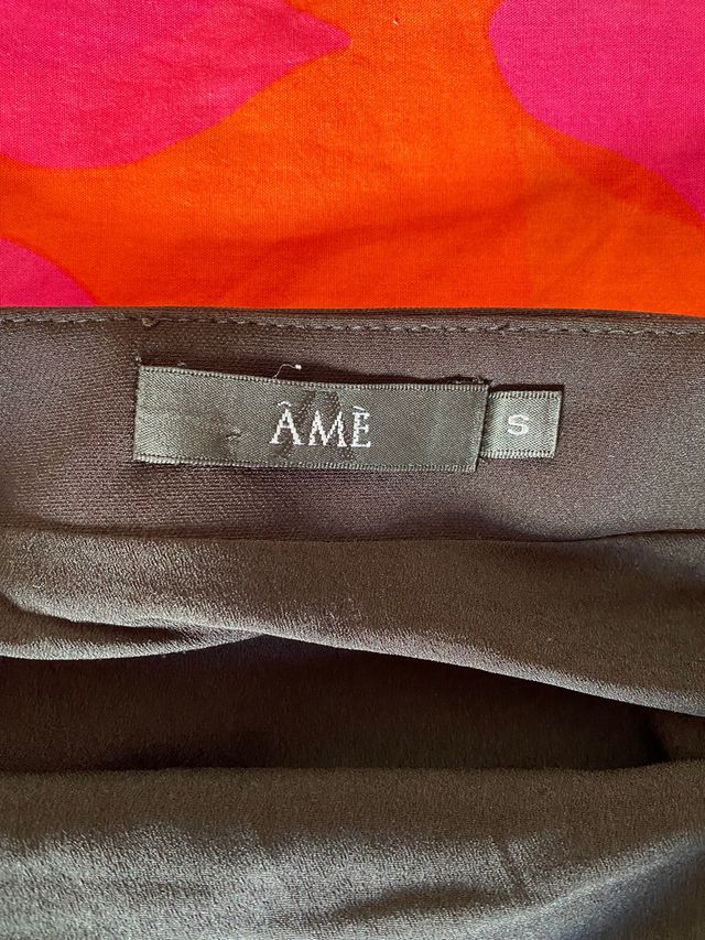 Falda negra aberturas laterales