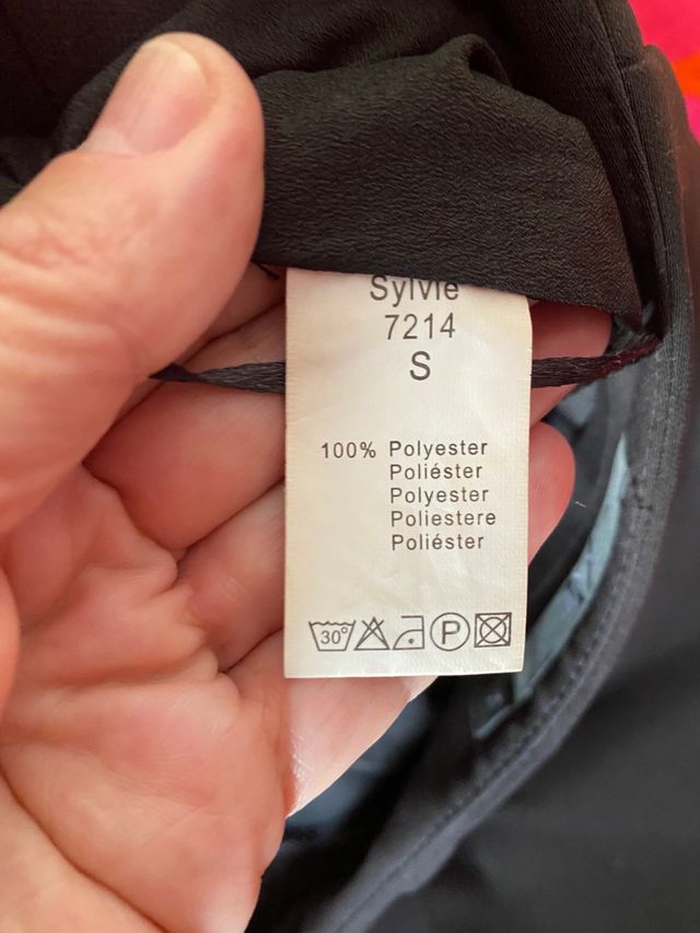 Falda negra aberturas laterales