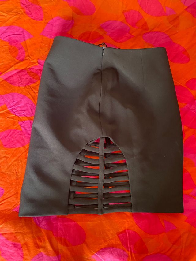 Falda negra aberturas laterales