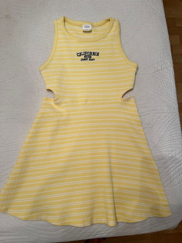 Vestido de Zara con aberturas laterales