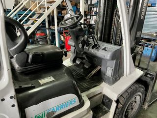 NISSAN 3.2 tn triple 6 m