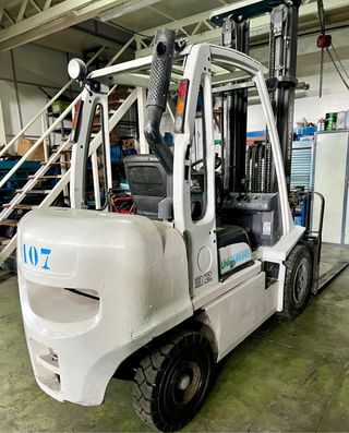 NISSAN 3.2 tn triple 6 m