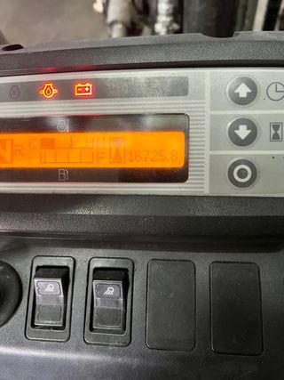 NISSAN 3.2 tn triple 6 m