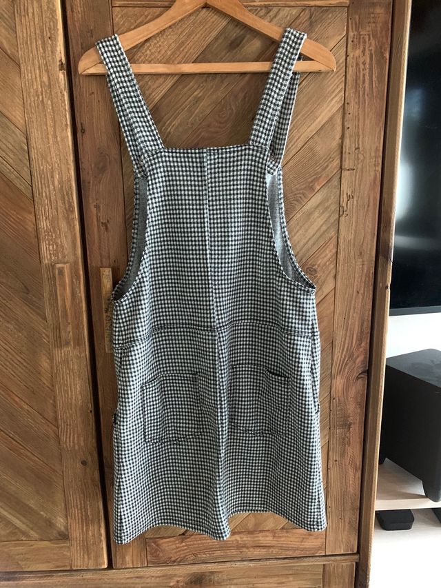 Salopette a quadretti bianca e nera