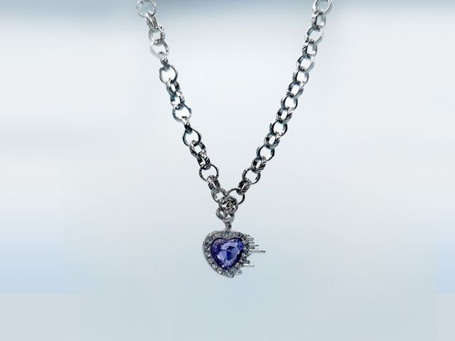 collar acero inoxidable con corazon cristal violet