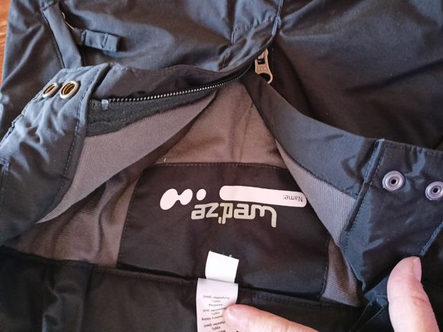 salopette da neve nera