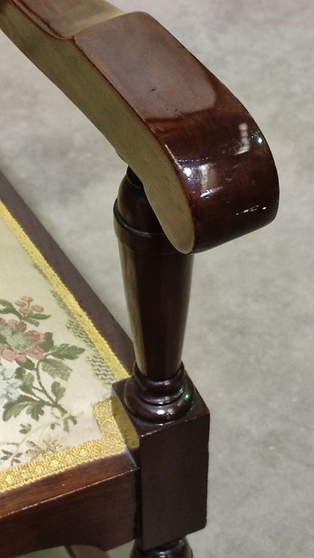 Sillones antiguos de nogal