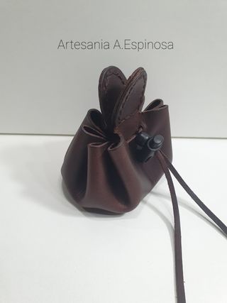 monedero de piel hecho a mano.