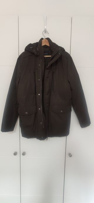 chaqueta hombre impermeable. Cortefiel.