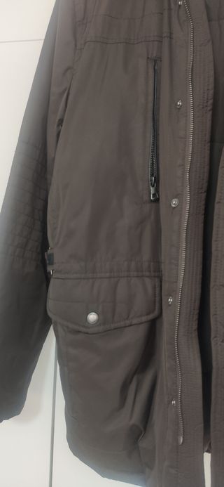 chaqueta hombre impermeable. Cortefiel.