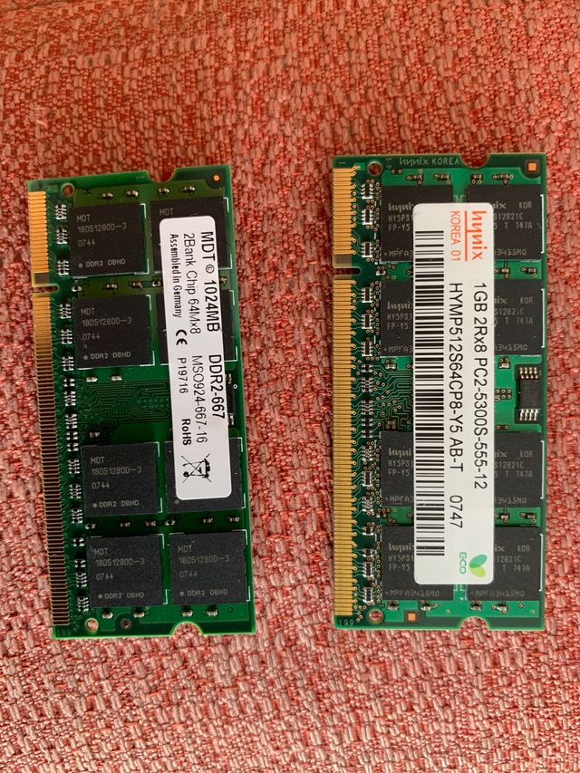 Memorias RAM portátil 1 gb DDR2 3 unidades