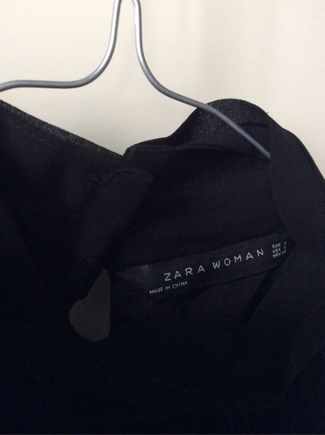 Vestido negro plisado zara