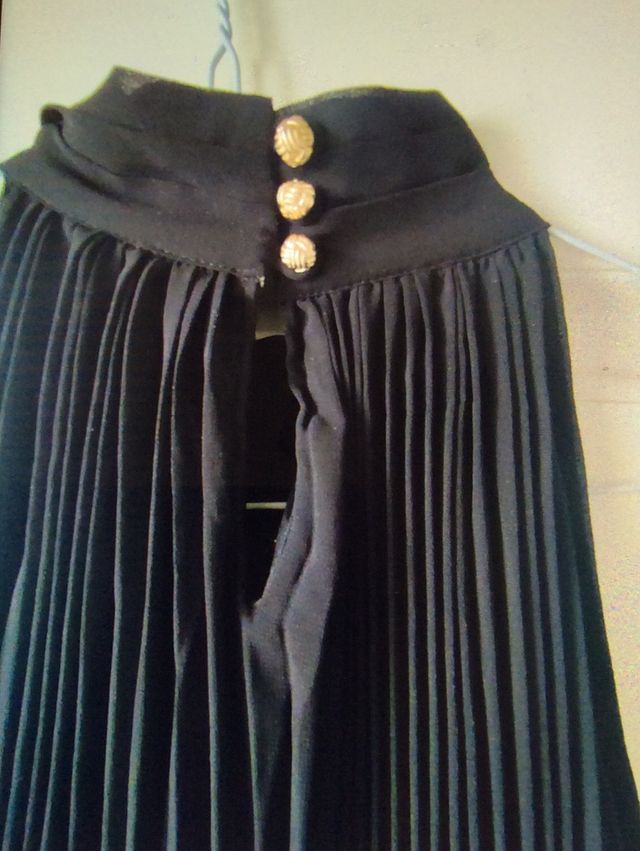 Vestido negro plisado zara