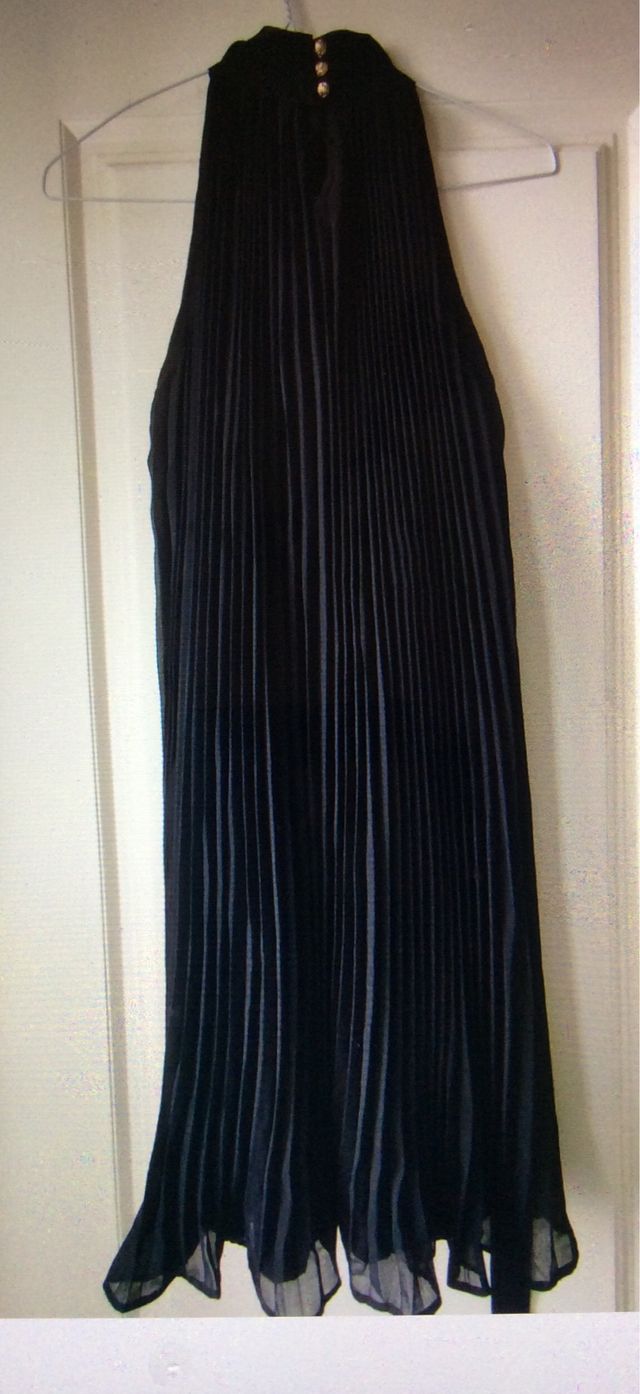 Vestido negro plisado zara