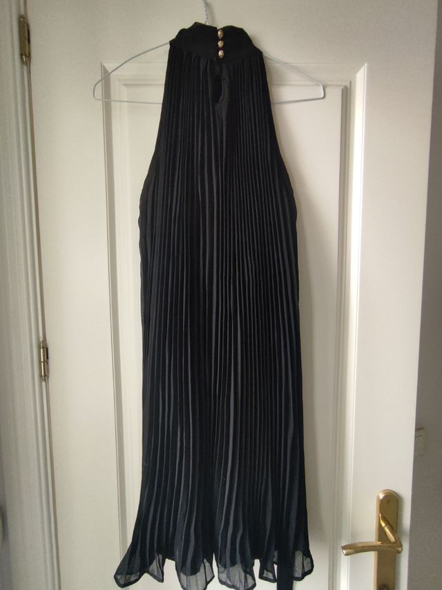 Vestido negro plisado zara
