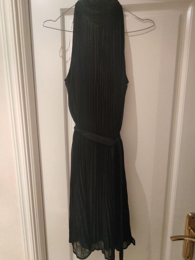Vestido negro plisado zara