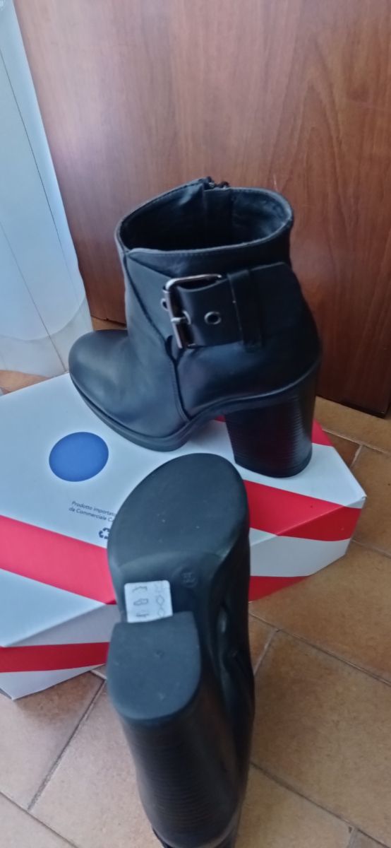 stivali neri tronchetto in pelle nera comodissimi