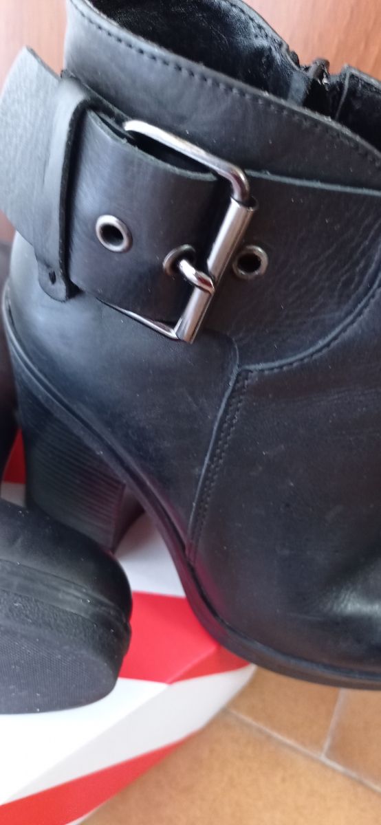 stivali neri tronchetto in pelle nera comodissimi